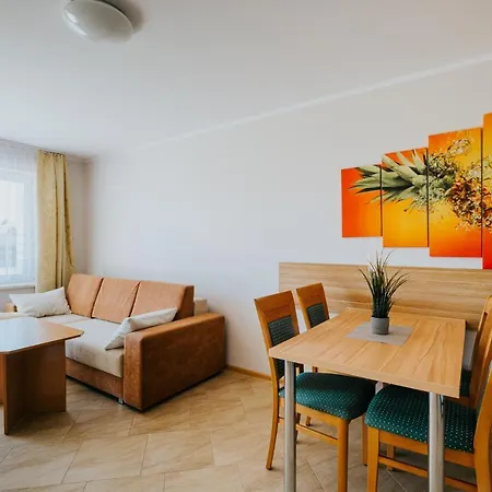 ホームステイ Oskar カルビア