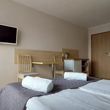 ホームステイ Oskar カルビア